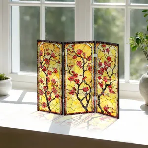 Vue detaillee du mini paravent de table decoratif avec motif de fleurs de prunier transparent.