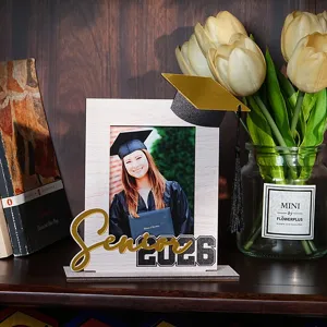 Cornice portafoto di laurea in legno 2026 decorazione da scrivania con cappello decoro.
