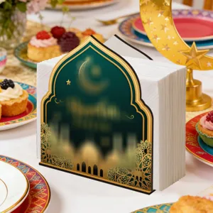 Gedetailleerd overzicht van houten servettenhouder met moskeeontwerp voor tafeldecoratie.