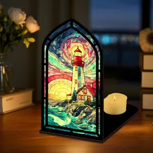 Dettaglio fermalibri faro in vetrata, decorazione per libreria ad arco gotico LED