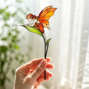 Pieu de jardin fée en verre teinté, insert de plante coloré pour déco maison en détail.