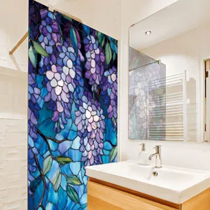 Blauwe paarse bloemen glasraamfolie sticker voor badkamer home decoratie detailweergave.