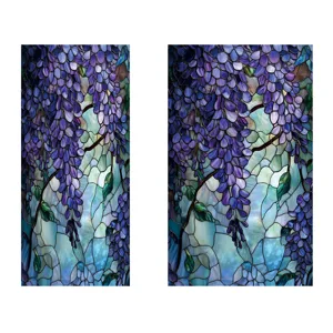 Statische glas-in-lood raamfolie met paarse blauweregen bloemen patroon detail.
