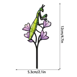 Piquet de jardin décoratif en métal avec une mante religieuse colorée sur fleurs pour pots.