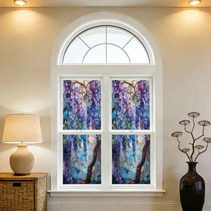 Decoratieve statische raamfolie met blauweregen bloemenpatroon voor glasdecoratie.