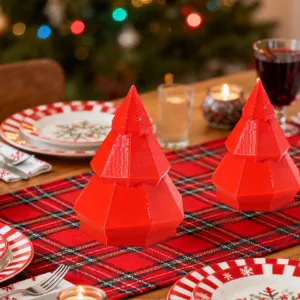 Rood geometrisch kerstboom ornament detailoverzicht, perfect voor feestelijke tafeldecoratie.