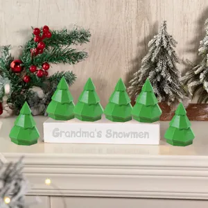 3D geprinte groene kerstboom LED licht ornament, feestelijke vakantie feestdecoratie.
