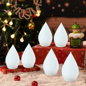 Dettaglio in primo piano delle luci LED a forma di goccia per decorazioni natalizie.
