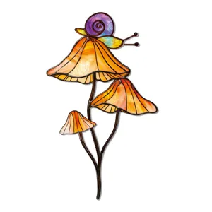 Vue detaillee de piquet de jardin champignon escargot en metal colore, deco.