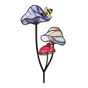 Piquet de jardin en métal champignon abeille vitrail insert décoratif en pot détail.