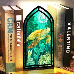 Fermalibri tartaruga marina in vetrata con luce LED calda per decorazione libreria.
