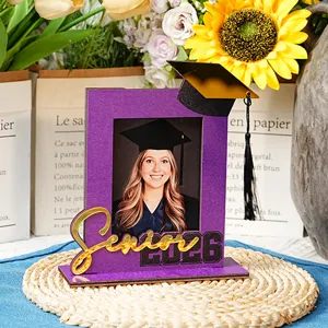 Cornice per foto di laurea in legno dettaglio decorazione da scrivania senior