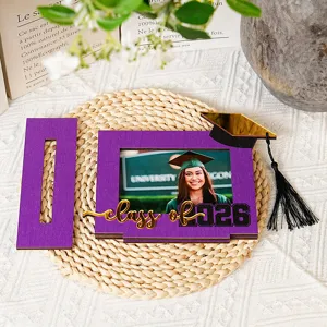 Cornice per foto in legno di laurea 2026, decorazione da scrivania viola e dorata.