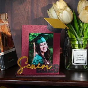 Cornice portafoto di laurea in legno 2026 con cappello per decorazione della scrivania.