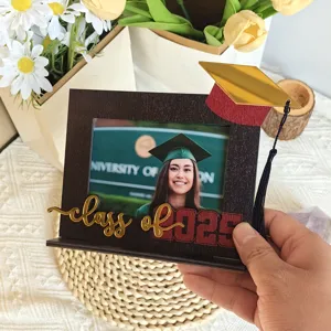 Bella cornice portafoto di laurea in legno con cappello per decorazione scrivania regalo.