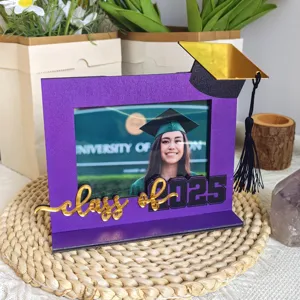 Cornice portafoto di laurea in legno da tavolo con cappello e design 2025 per ricordi
