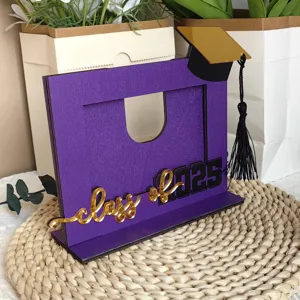 Cornice per foto di laurea in legno viola 2025 insegna da tavolo con cappello e nappina regalo festa.