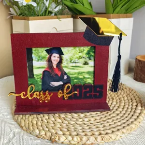Cornice per foto in legno di laurea decorazione da scrivania con cappello e design 2025.