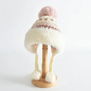 Détails du bonnet d'hiver tricoté pour enfants avec bord en fausse fourrure et pompons