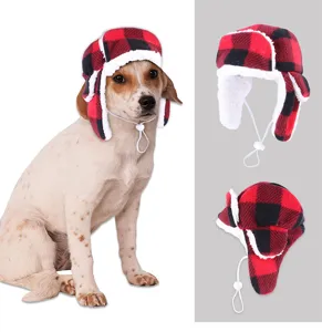 Chapeau pour animaux à carreaux chaud avec doublure polaire douce et cordon pour chiens chats.