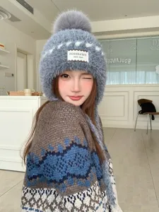 Damen Winter warm Plüsch Ohrklappen Strickmütze süß Bommel Beanie stilvolle kalte Wetter Mütze