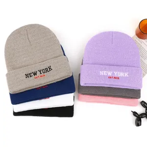 Gorros de punto de invierno para hombres y mujeres, gorros cálidos casuales con bordado.