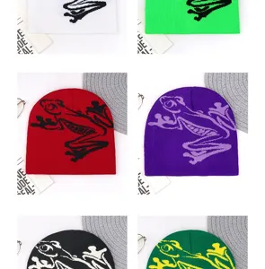 Berretto in maglia con stampa rana, cappello invernale caldo per la moda streetwear.