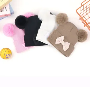 Ensemble bonnet tricoté bébé mignon avec double pompons et nœud, chapeau chaud automne hiver.