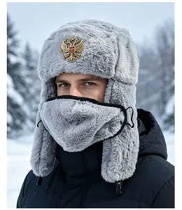 Cappello ushanka invernale grigio con maschera facciale ed emblema russo, cappello caldo in pelliccia.