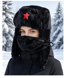 Colbacco nero invernale con stemma stella rossa e maschera facciale, caldo cappello in pelliccia.
