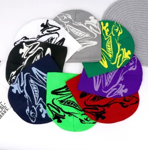 Berretto in maglia colorato con motivo a rana, cappello invernale caldo stile streetwear casual.