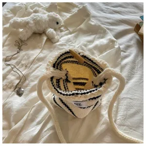 Sac bandoulière décontracté en tricot pour femme, mini pochette rayée mignonne et sac quotidien.
