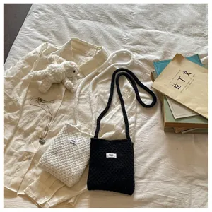 Sac bandoulière tricoté pour femme, mini pochette téléphone décontractée, style doux quotidien.