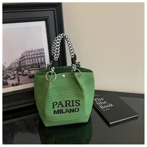 Bellissima borsa a secchiello in maglia verde con manico pied-de-poule e testo.