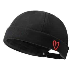 Cappello docker nero senza tesa con ricamo a cuore rosso, berretto marinaro vintage.