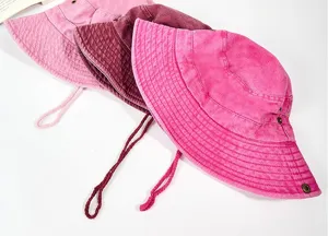 Cappello da pescatore in denim lavato con cordino protezione solare tesa larga dettaglio