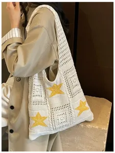 Sac de plage épaule en tricot avec design creux étoile jaune, grand cabas crochet décontracté.