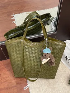 Women Fashion PU Leather Woven Tote Bag Large Capacity Commuter Shoulder Bag Casual Minimalist Handbag With Bear Pendant