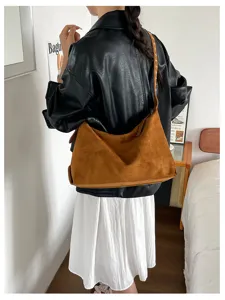 Vintage braune Wildleder Umhängetasche für Damen Nieten Riemen Retro Achsel Hobo Handtasche