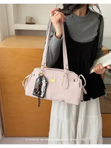 Borsa a spalla rosa versatile, elegante design vintage con grande capacità per uso quotidiano.