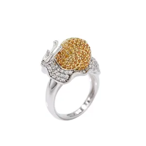 Squisito anello a forma di lumaca con pietre scintillanti per donne alla moda eleganti