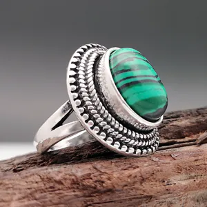 Vintage 925er Silber grüner Malachit Ring Detailaufnahme, eleganter ethnischer Schmuck.
