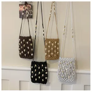 Borsa a tracolla mini intrecciata a mano con perline, borsa per cellulare estiva casual.