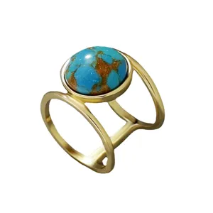 Magnifique bague turquoise plaquée or avec un design de double anneau unique pour les femmes.