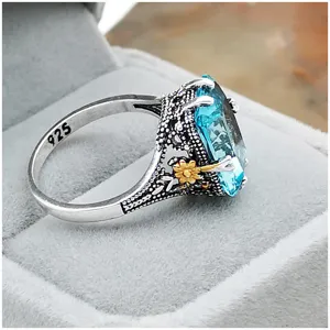 Vintage 925 Thai silver blue topaz ring with gold-plated flower detail for women jewelry.