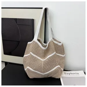 Gestrickte Häkel-Tasche, beige-weiße gestreifte lässige Schultertasche für den Alltag.