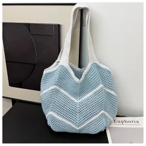 Lässige Strick-Schulter-Tragetasche, stilvolles blau-weiß gestreiftes Design für den Alltag.