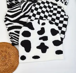 Set di berretti in maglia a motivi bianco e nero, zebra mucca scacchi cappello invernale caldo.