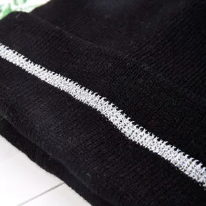 Schwarze Strickmütze mit reflektierendem Streifen für Nachtradfahren, warme Wintermütze.