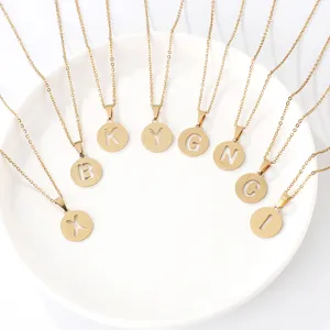 Goldene Buchstaben-Halskette, minimalistischer hohler Anhänger für Damen und Mädchen.